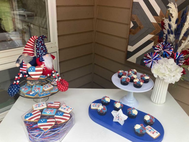 4TH OF JULY THEMED DESSERTS AND DECOR STAGED